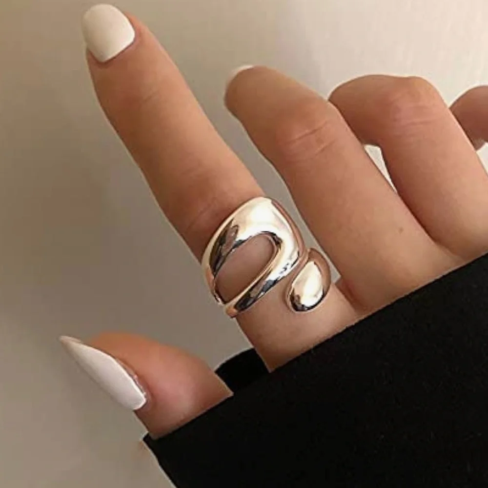 Chunky hug ring